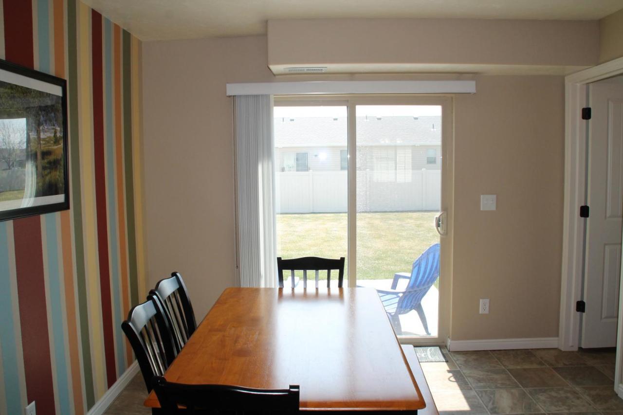 3 Queen Beds, 1 Twin Bed, 2 Rooms, 1 And A Half Bath, Self Check-In, Flexcation Equipped Idaho Falls Eksteriør billede