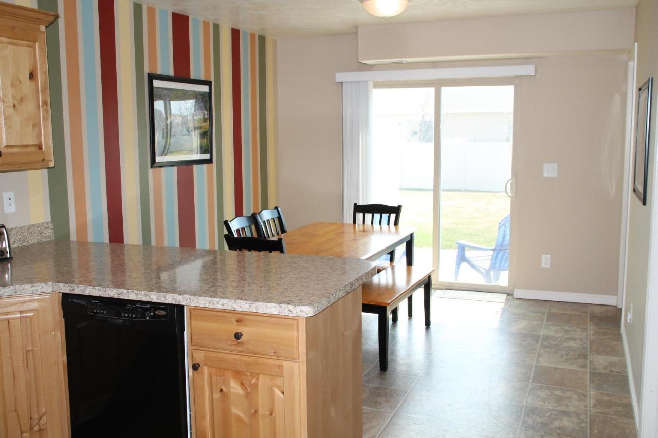 3 Queen Beds, 1 Twin Bed, 2 Rooms, 1 And A Half Bath, Self Check-In, Flexcation Equipped Idaho Falls Eksteriør billede