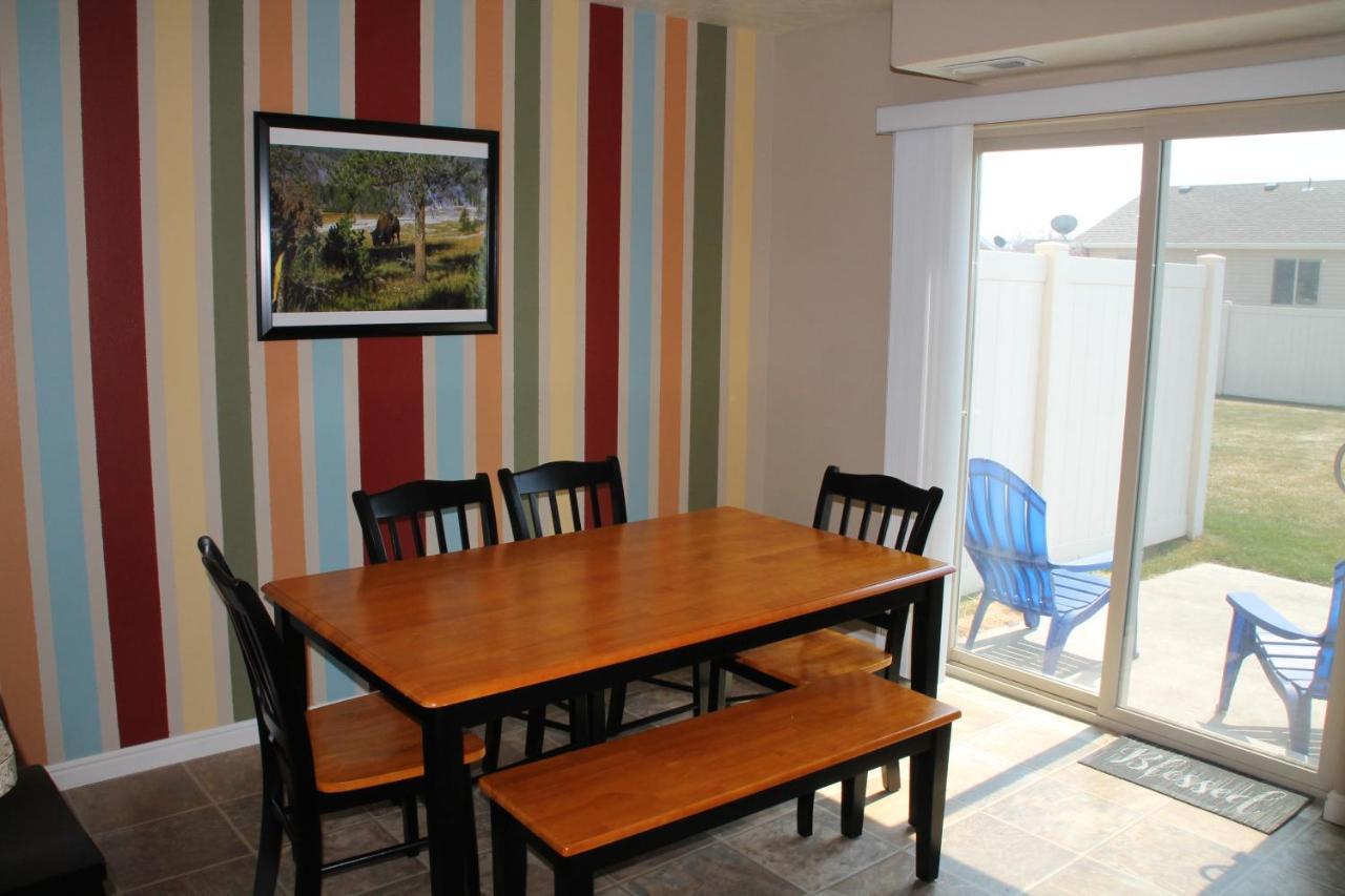 3 Queen Beds, 1 Twin Bed, 2 Rooms, 1 And A Half Bath, Self Check-In, Flexcation Equipped Idaho Falls Eksteriør billede