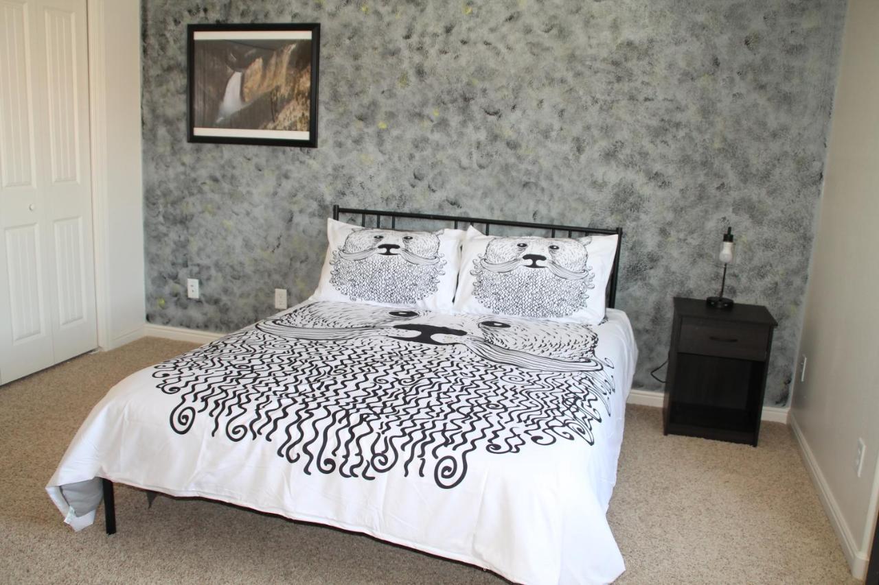 3 Queen Beds, 1 Twin Bed, 2 Rooms, 1 And A Half Bath, Self Check-In, Flexcation Equipped Idaho Falls Eksteriør billede